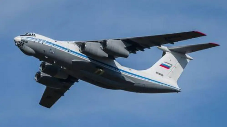 Un avión militar ruso Il-76 con 65 prisioneros ucranianos se estrella en Bélgorod
