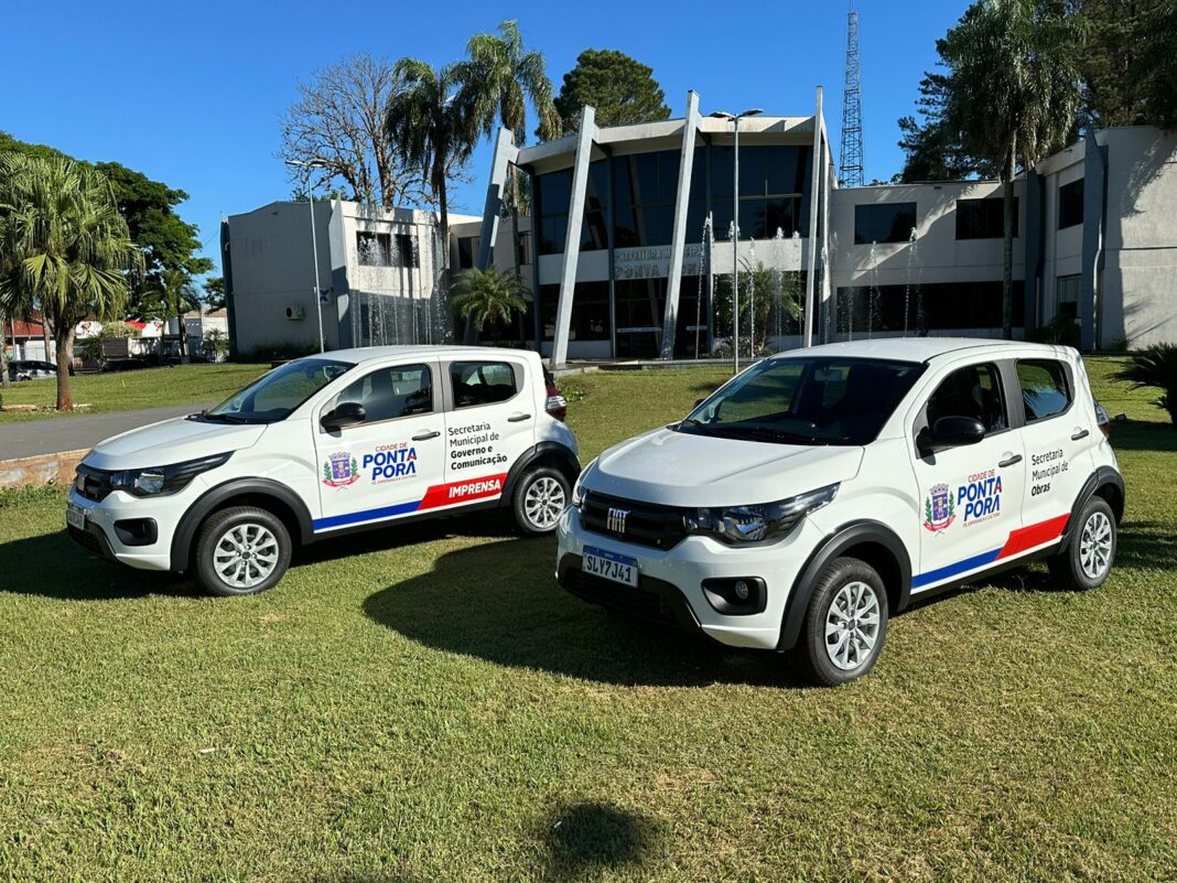 Eduardo Campos entrega vehículos nuevos a Secretarías Municipales