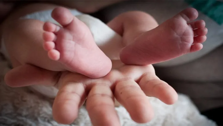 Forense explica qué pudo suceder con el bebé que volvió a respirar durante su velorio
