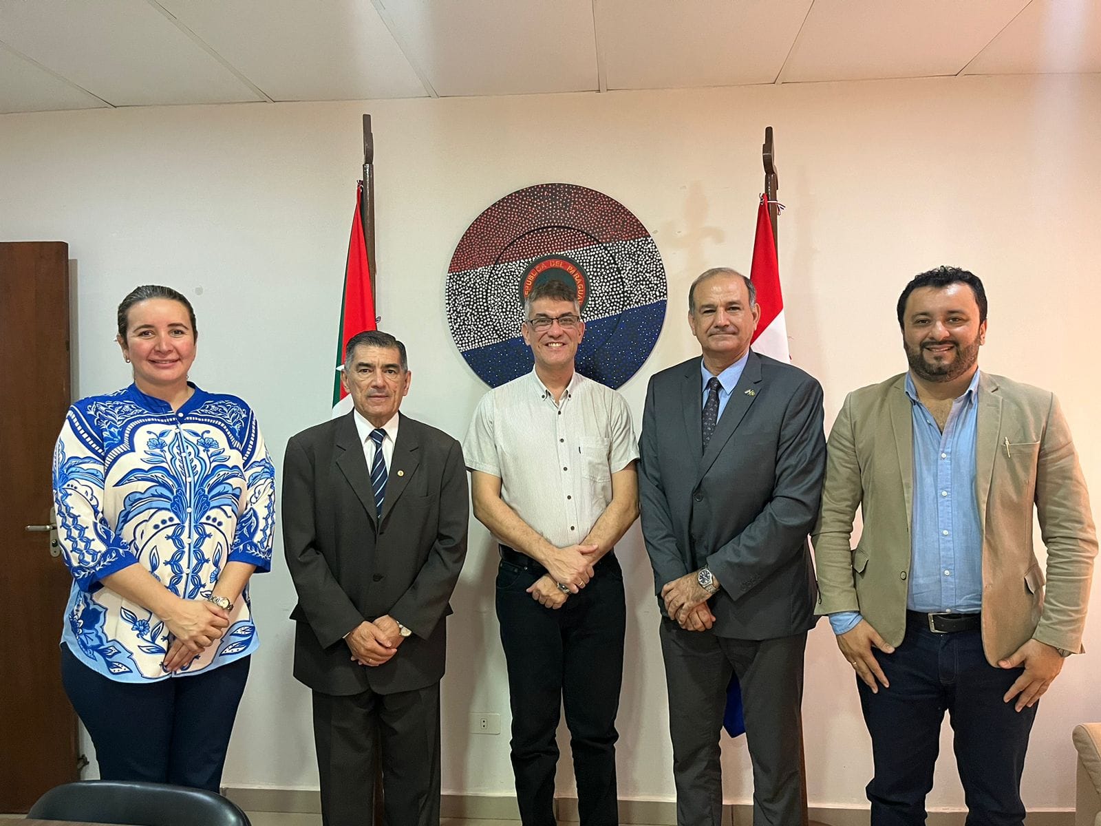Representantes del consulado Paraguayo en Ponta Pora visitan al intendente  
