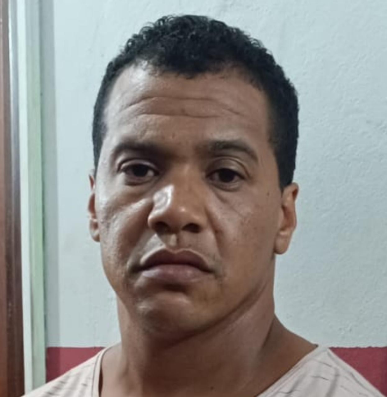 Capturan a peligroso criminal brasileño con cinco órdenes de captura y frondosos antecedentes en su país