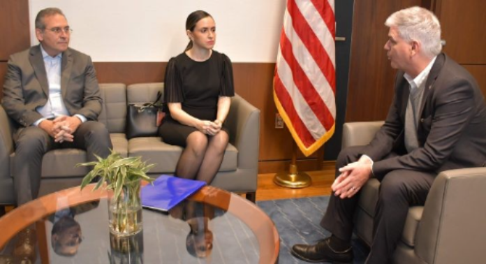 Embajador de EE.UU. se reunió con viuda del ex fiscal, Marcelo Pecci, asesinado en Colombia