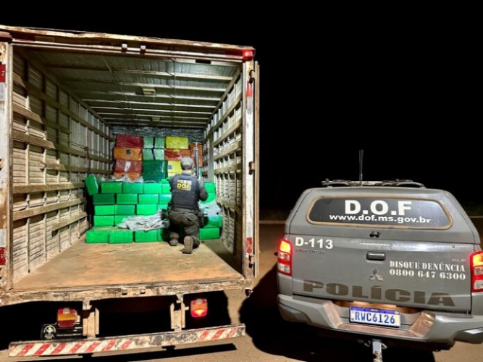Camión robado es recuperado por el DOF con un millonario cargamento de marihuana