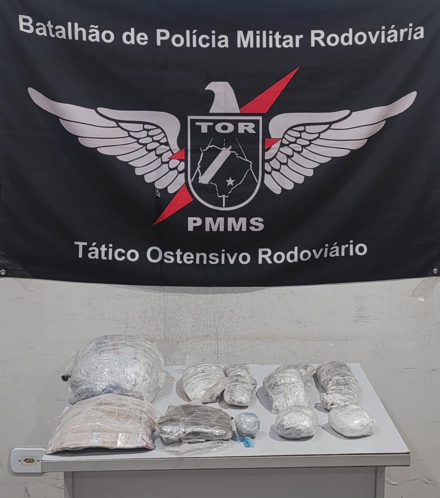    Policía Militar de Carreteras detiene a mujer que transportaba estupefacientes adheridos a su cuerpo en Maracaju.