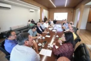 Intendente Eduardo Campos firma convenio con el Gobierno del Estado para inversiones en la frontera