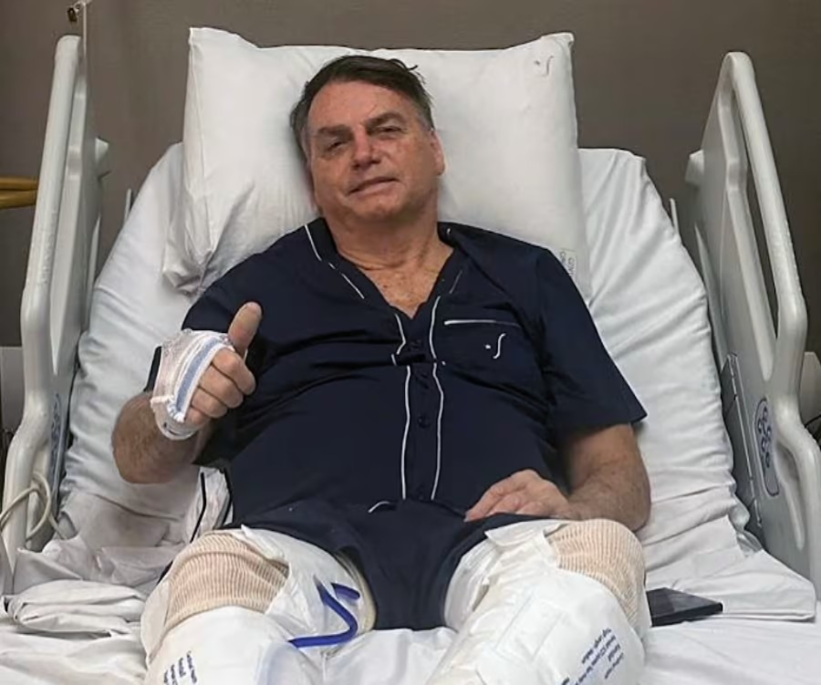Jair Bolsonaro fue internado en Brasil por una infección