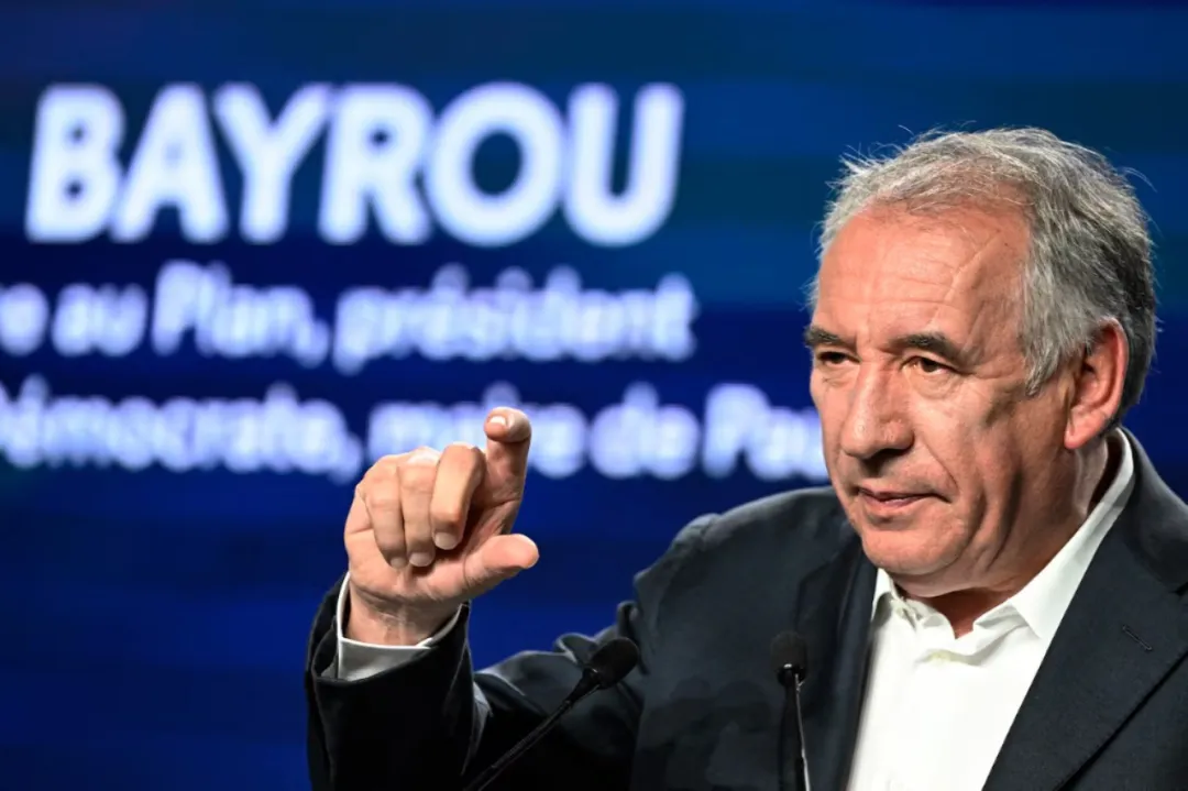 Macron nombra a François Bayrou como primer ministro de Francia