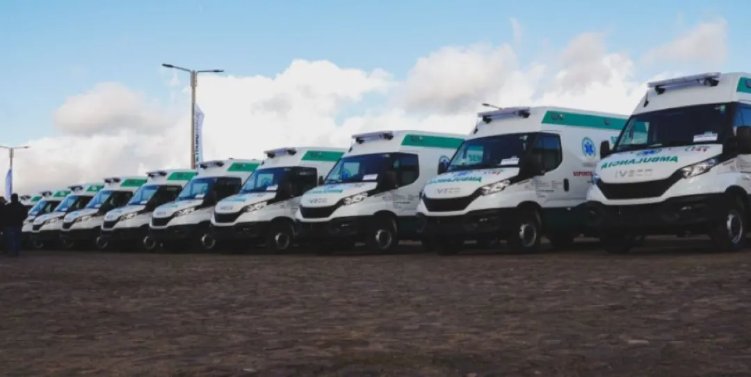 Gobierno entrega 30 ambulancias más y alcanza 71 nuevas unidades para el sistema de salud