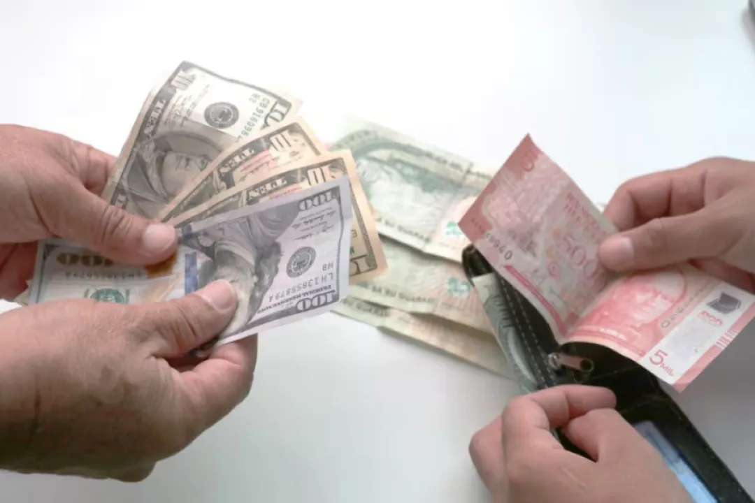  Depreciación del guaraní frente al dólar se debe al déficit de la balanza comercial