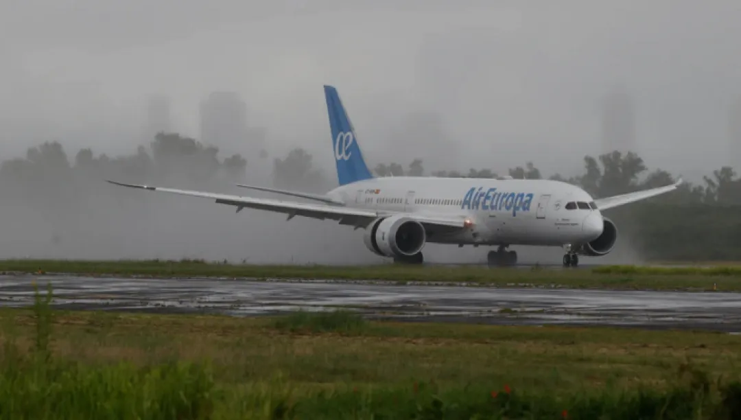 Tras aterrizar de emergencia, avión sale hoy al mediodía del Silvio Pettirossi