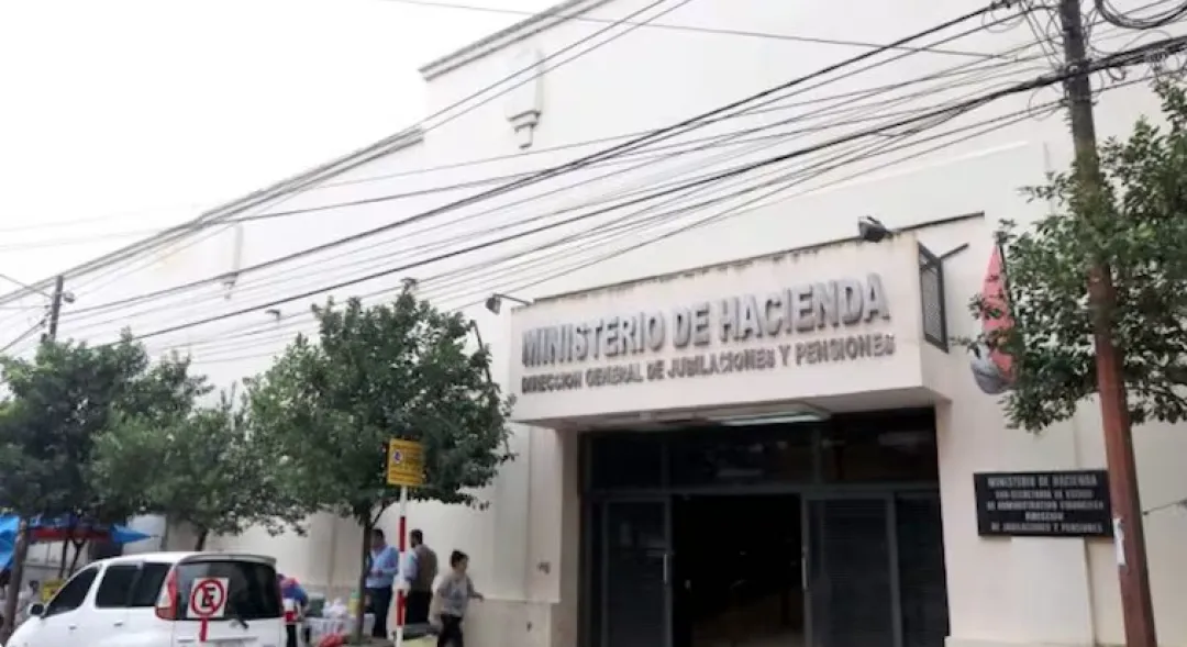 Más de 6.000 jubilados siguen con las tarjetas bloqueadas