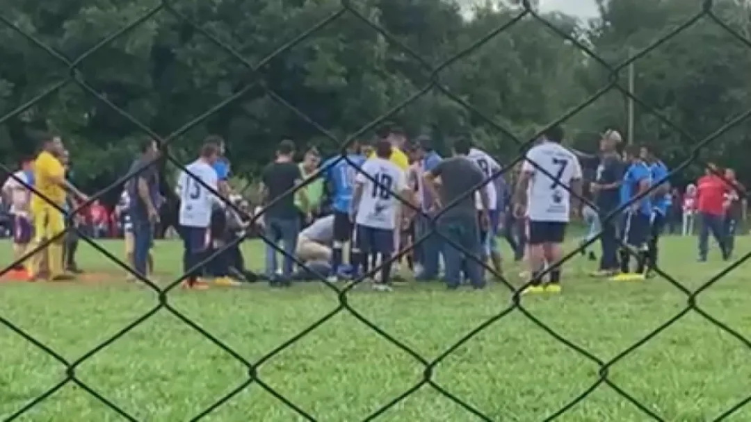Joven muere de un infarto en medio de un partido en Fortuna Guazú  