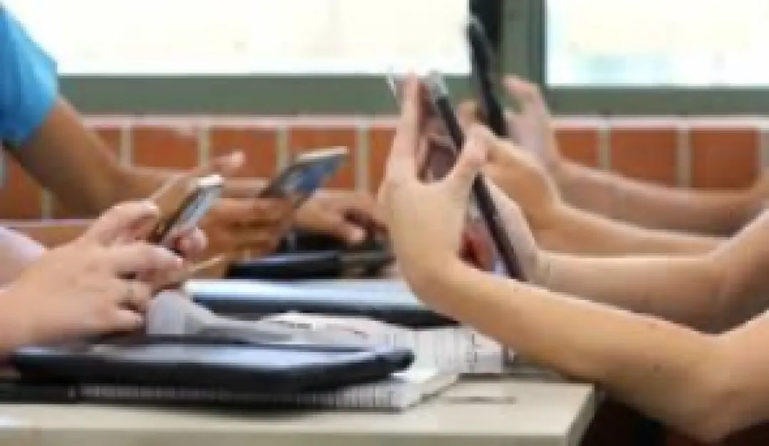 Lula sanciona proyecto de ley que limita el uso de celulares en las escuelas; Entérate de los cambios con la nueva regla