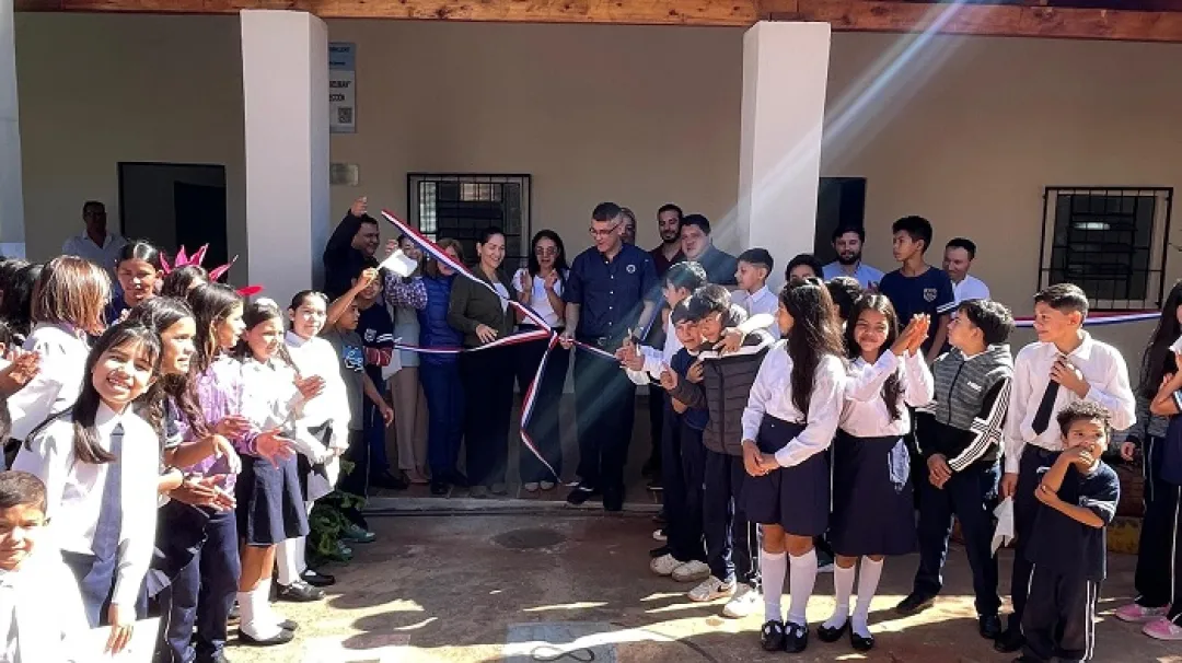 Municipalidad inaugura reforma en la Escuela San Juan Neuman