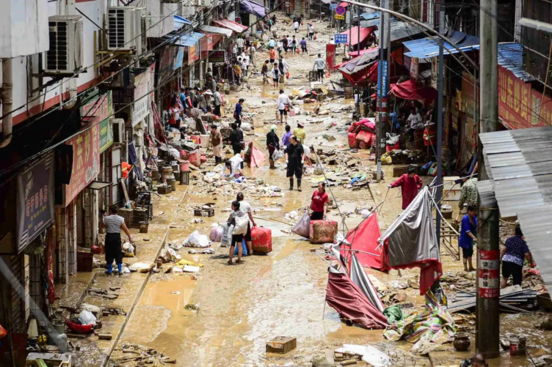 China: fuertes inundaciones dejan seis muertos y 80.000 evacuados