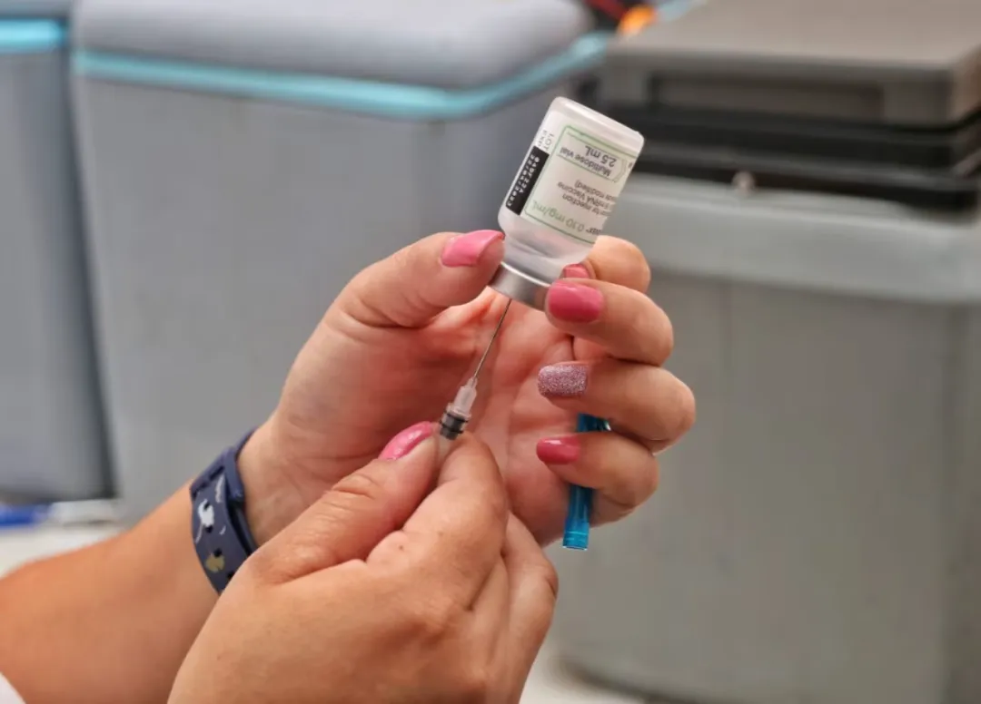  Médico atribuye aumento de cuadros respiratorios a campaña “antivacunas”